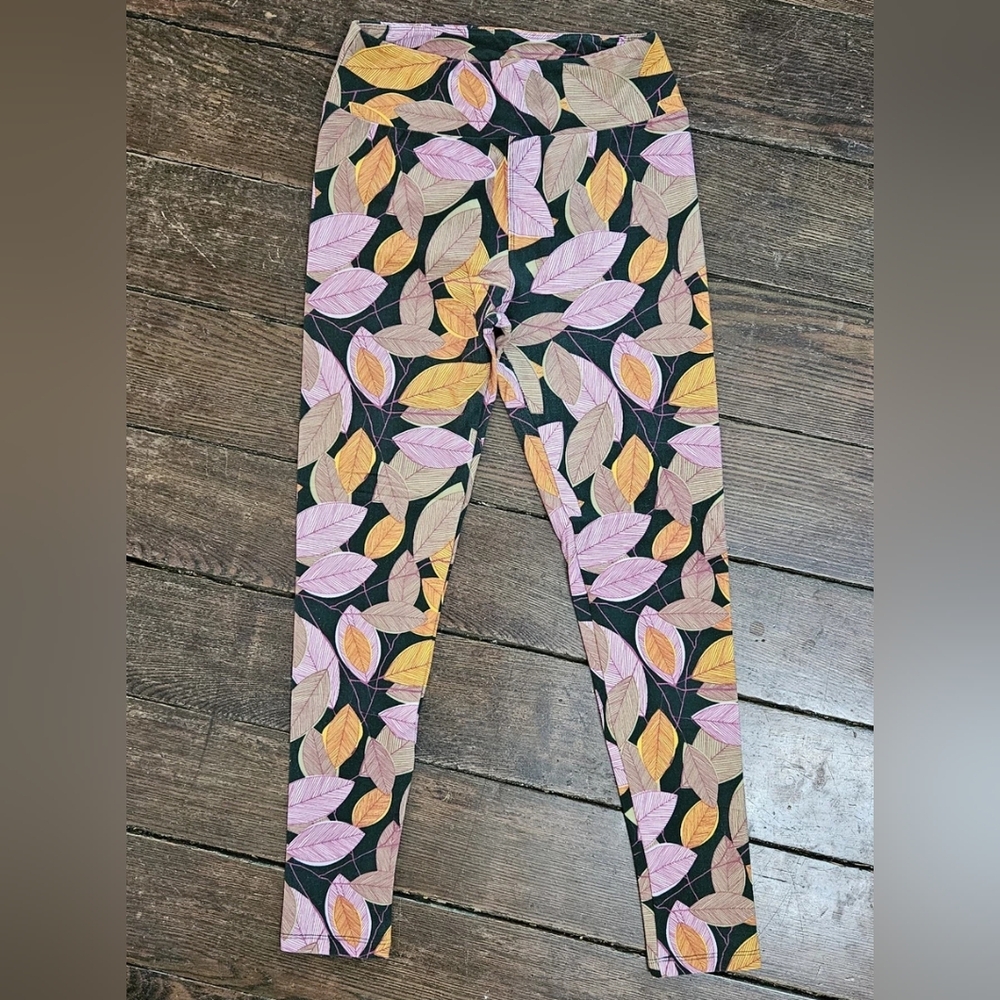 Leaf Patterned LuLaRoe OS Leggings